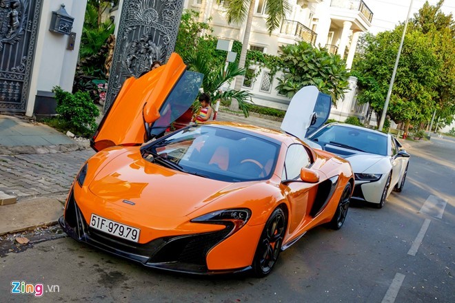 Đầu tiên là  siêu xe thể thao McLaren 650S Spider, thuộc sở hữu của đại gia Minh Nhựa. Siêu xe này xuất hiện tại Việt Nam hồi cuối năm 2015 với biển số "thần tài" từng gây xôn xao giới chơi xe cả nước.